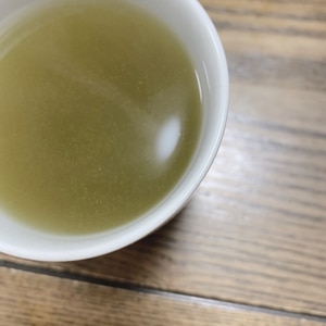 メイヤーレモン（普通のレモンでも OK）入り緑茶